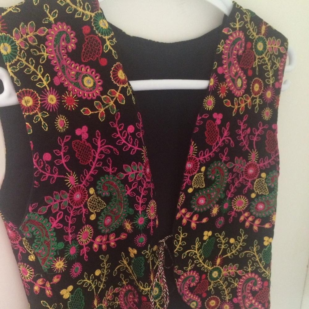 Ethnic cropped top